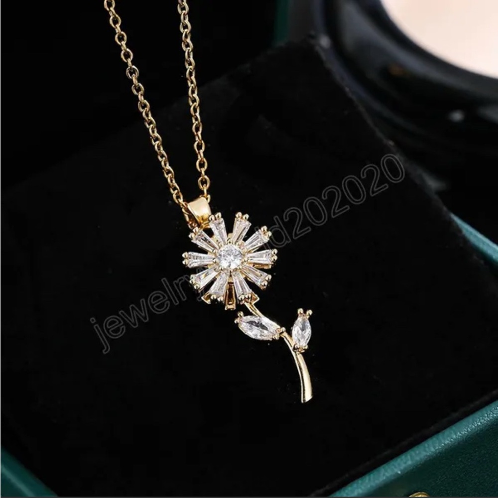 Jova NYC - Spinning Sunflower Necklace